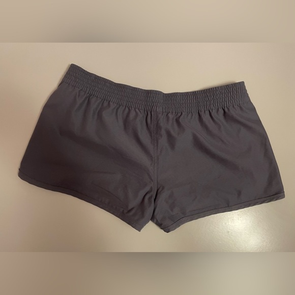 Nike Women’s Reversible Athletic Shorts - Picture 2 of 4